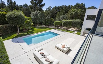 Property slide 32