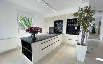 Property slide 25