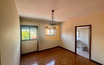 Property slide 32