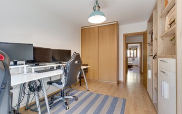 Property slide 32