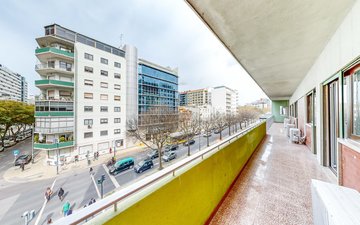 Property slide 32