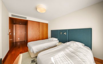 Property slide 32