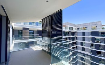 Property slide 32