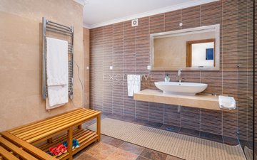 Property slide 32