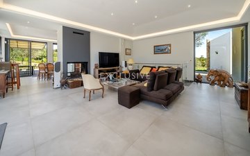 Property slide 10
