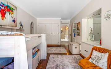 Property slide 32