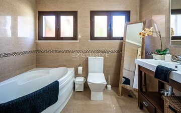 Property slide 32