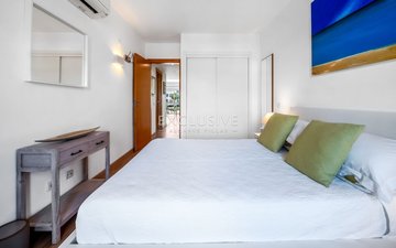 Property slide 32