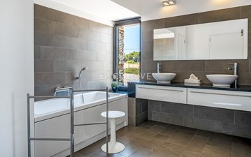 Property slide 19