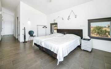 Property slide 18