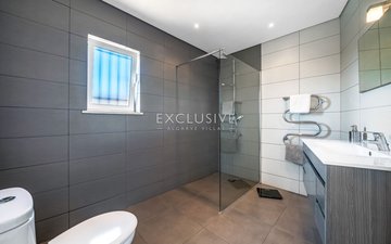 Property slide 32