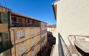 Property slide 10