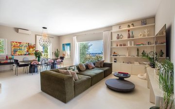 Property slide 10
