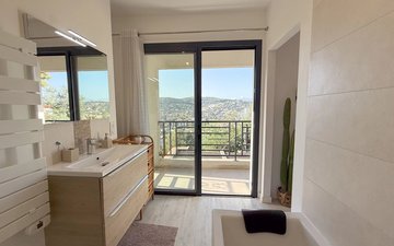 Property slide 10