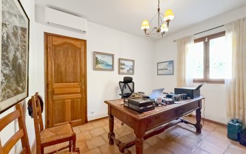 Property slide 10