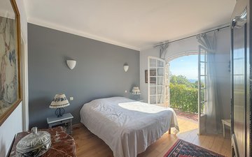 Property slide 10