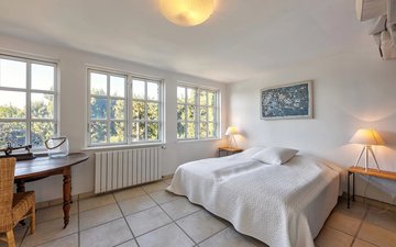 Property slide 10