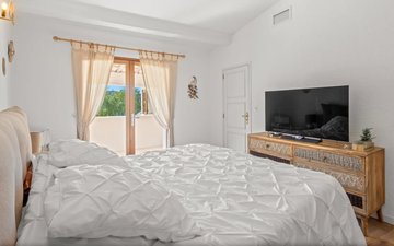 Property slide 17