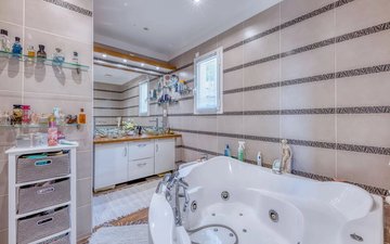 Property slide 19