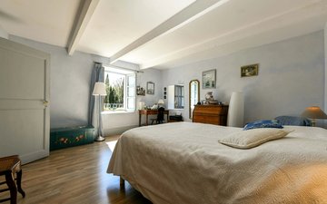 Property slide 18