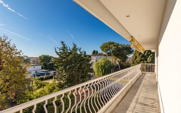 Property slide 20