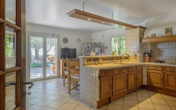 Property slide 10