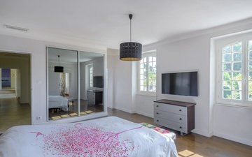 Property slide 10