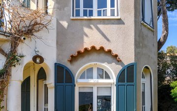 Property slide 18