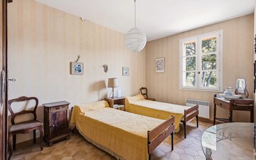 Property slide 18