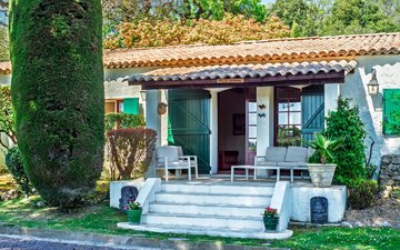 Property slide 17