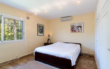 Property slide 20