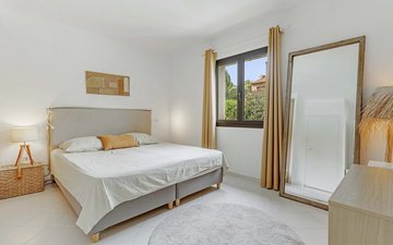 Property slide 10
