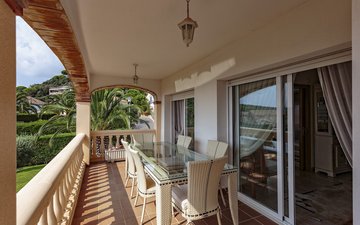 Property slide 10