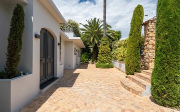 Property slide 18