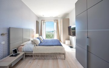 Property slide 18