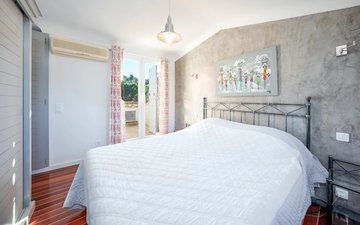 Property slide 10