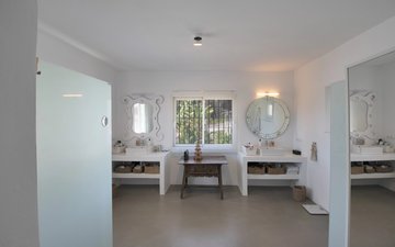 Property slide 10