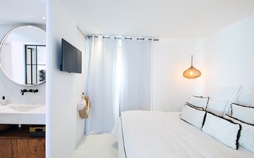 Property slide 16