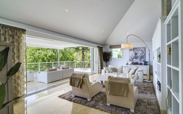 Property slide 10