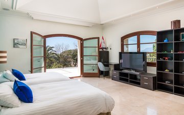 Property slide 18