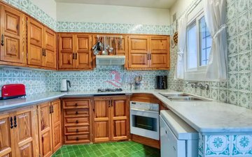 Property slide 10