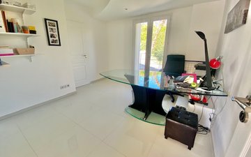 Property slide 10