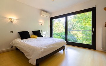 Property slide 16