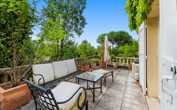 Property slide 16