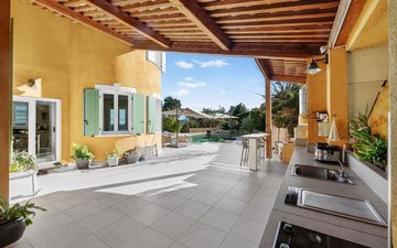 Property slide 10