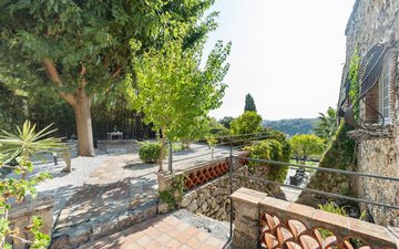 Property slide 18