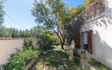 Property slide 10