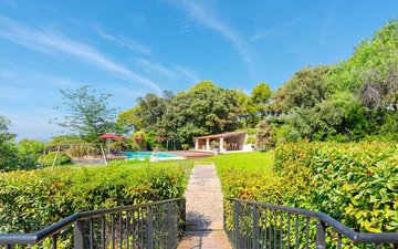 Property slide 10