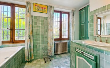 Property slide 16