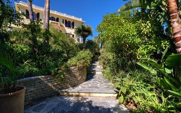 Property slide 18